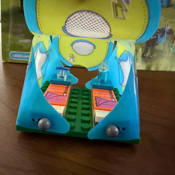 LEGO Friends Mia's Camper Van Set 41339 - Picture 7 of 7